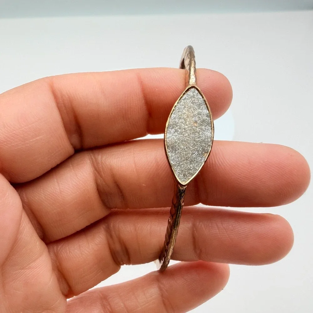 Vintage 90s‎ Bronze Tone Hammered Marquise Faux Druzy Bangle Bracelet Jewelry
